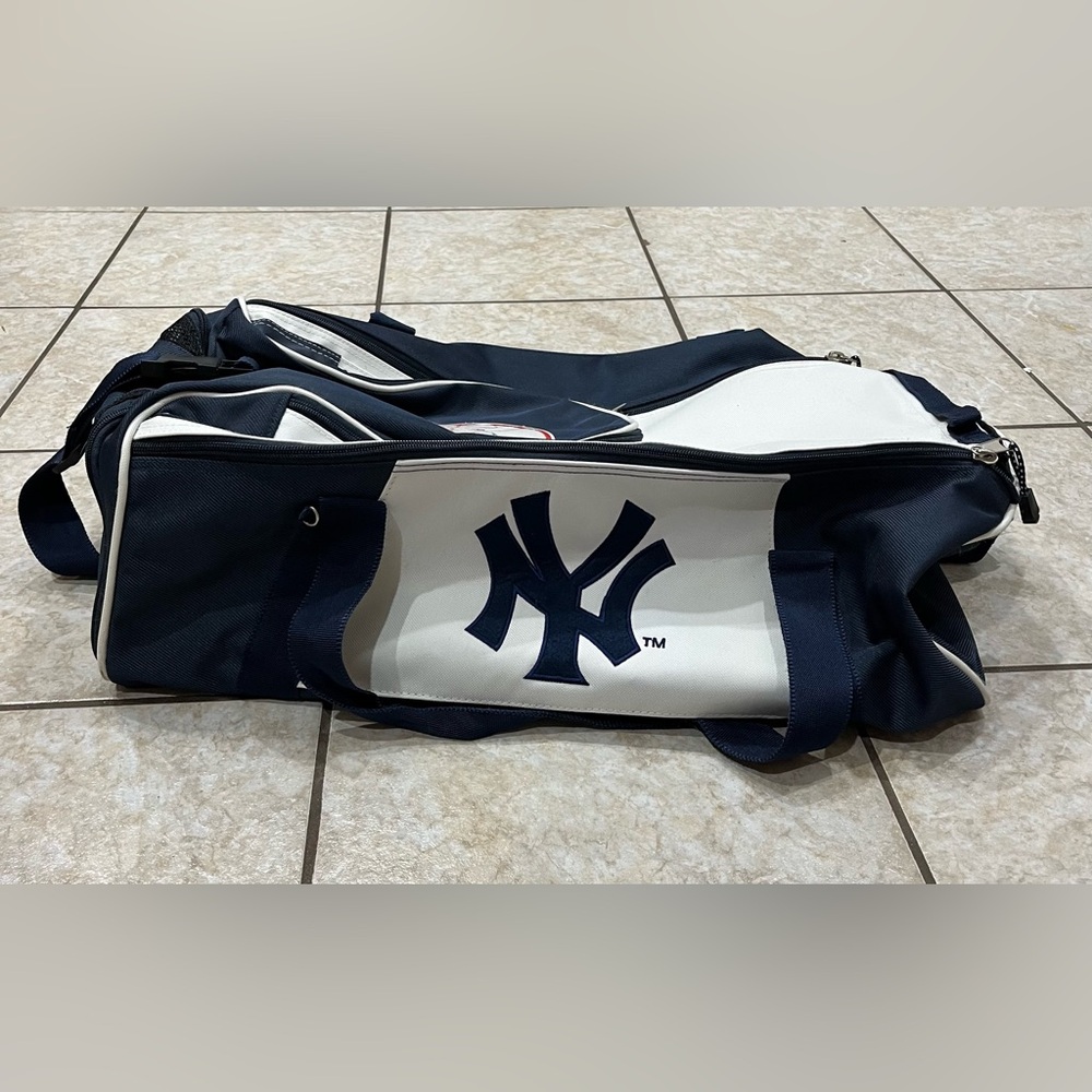 Genuine Major League Baseball (MLB) New New York Yankees 21” Duffel Bag - Logos